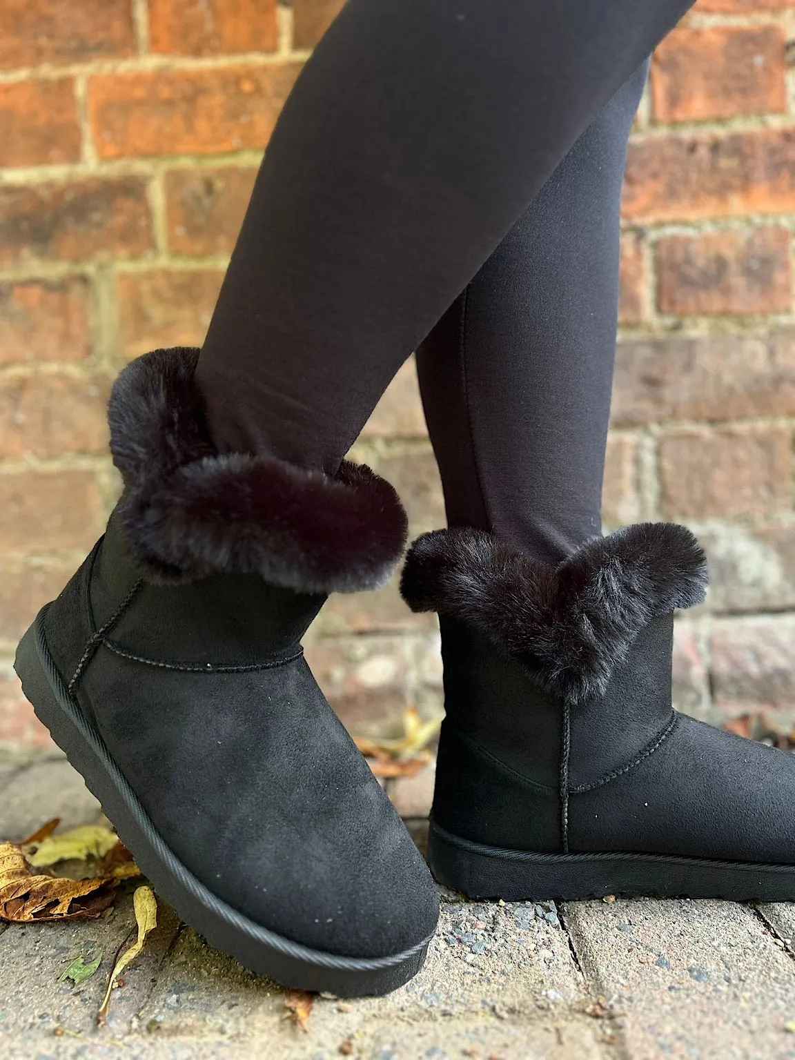 Faux Black Snug Boots with Stylish Faux Fur Trim