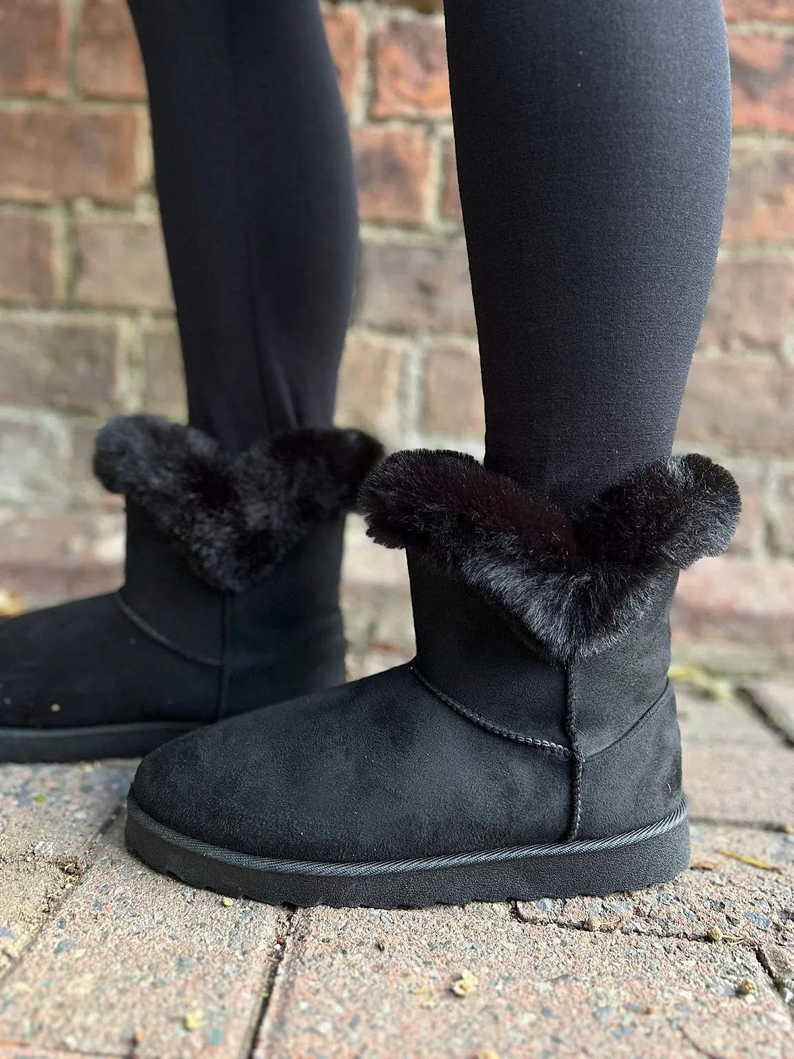 Faux Black Snug Boots with Stylish Faux Fur Trim